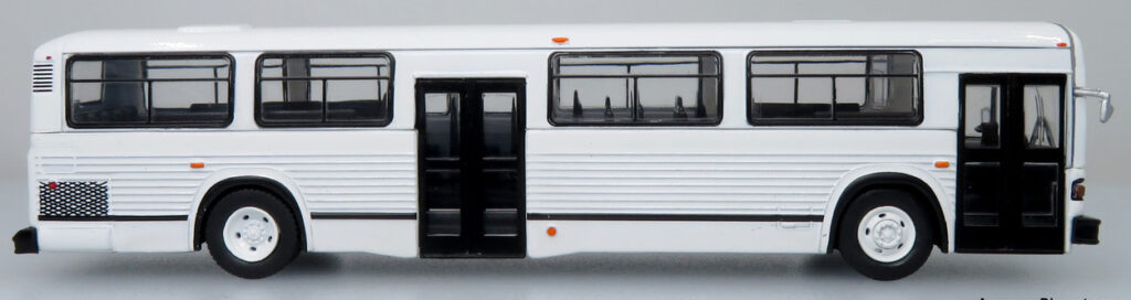 Iconic Replicas MCI Classic Blank/White Bus 87-0378