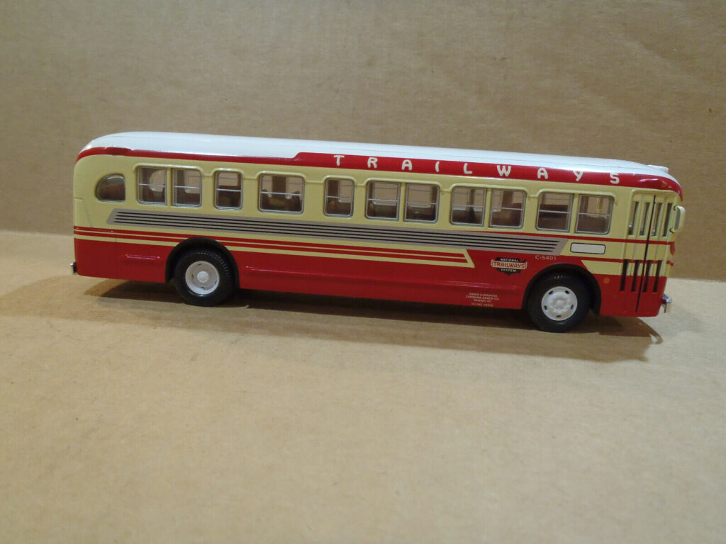 Corgi Old Looks Bus GM4515 Carolina Trailways