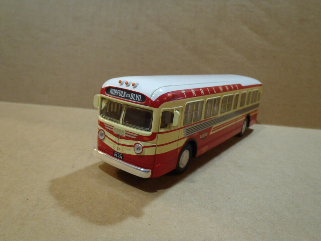 Corgi Old Looks Bus GM4515 Carolina Trailways