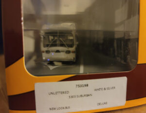 Rapido GM Fishbowl Bus Blank/White Suburban 5303