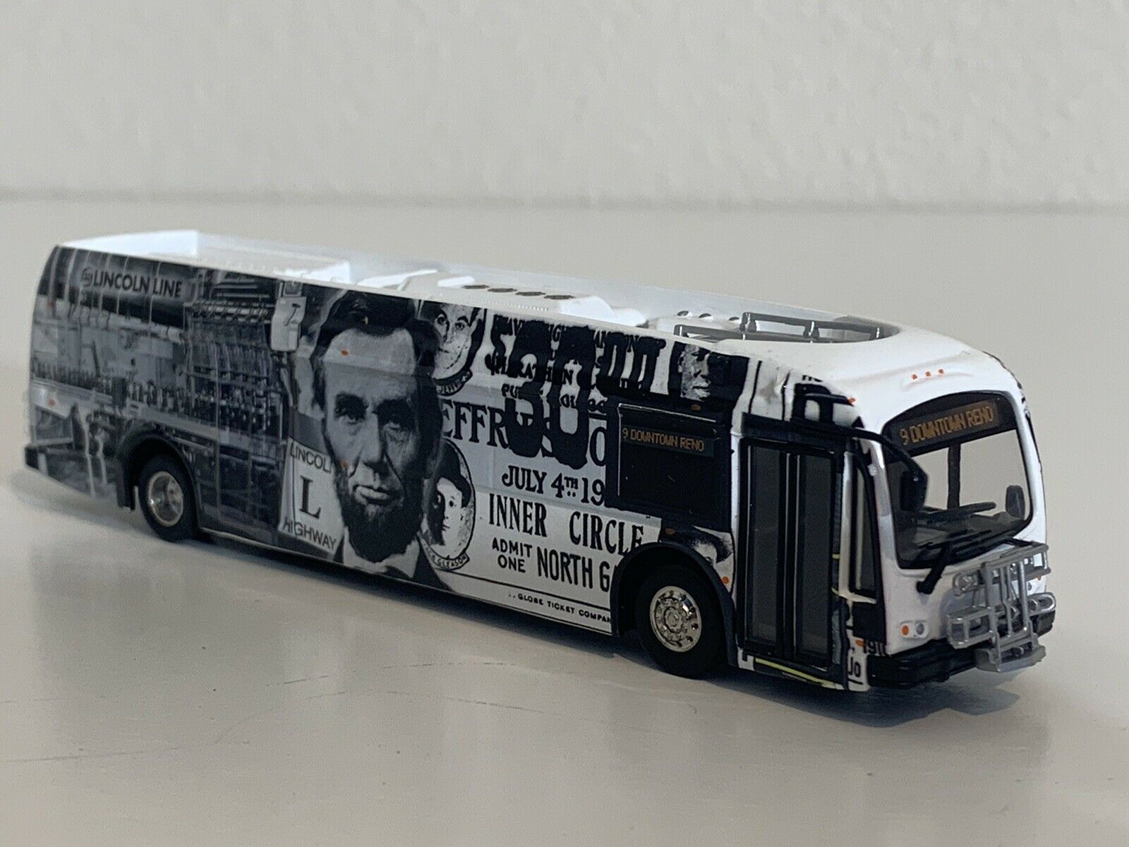Iconic Replicas Proterra Bus Lincoln Line-Reno Nevada 1/87 Scale Iconic Replicas Proterra Bus Lincoln Line-Reno Nevada 1/87 Scale