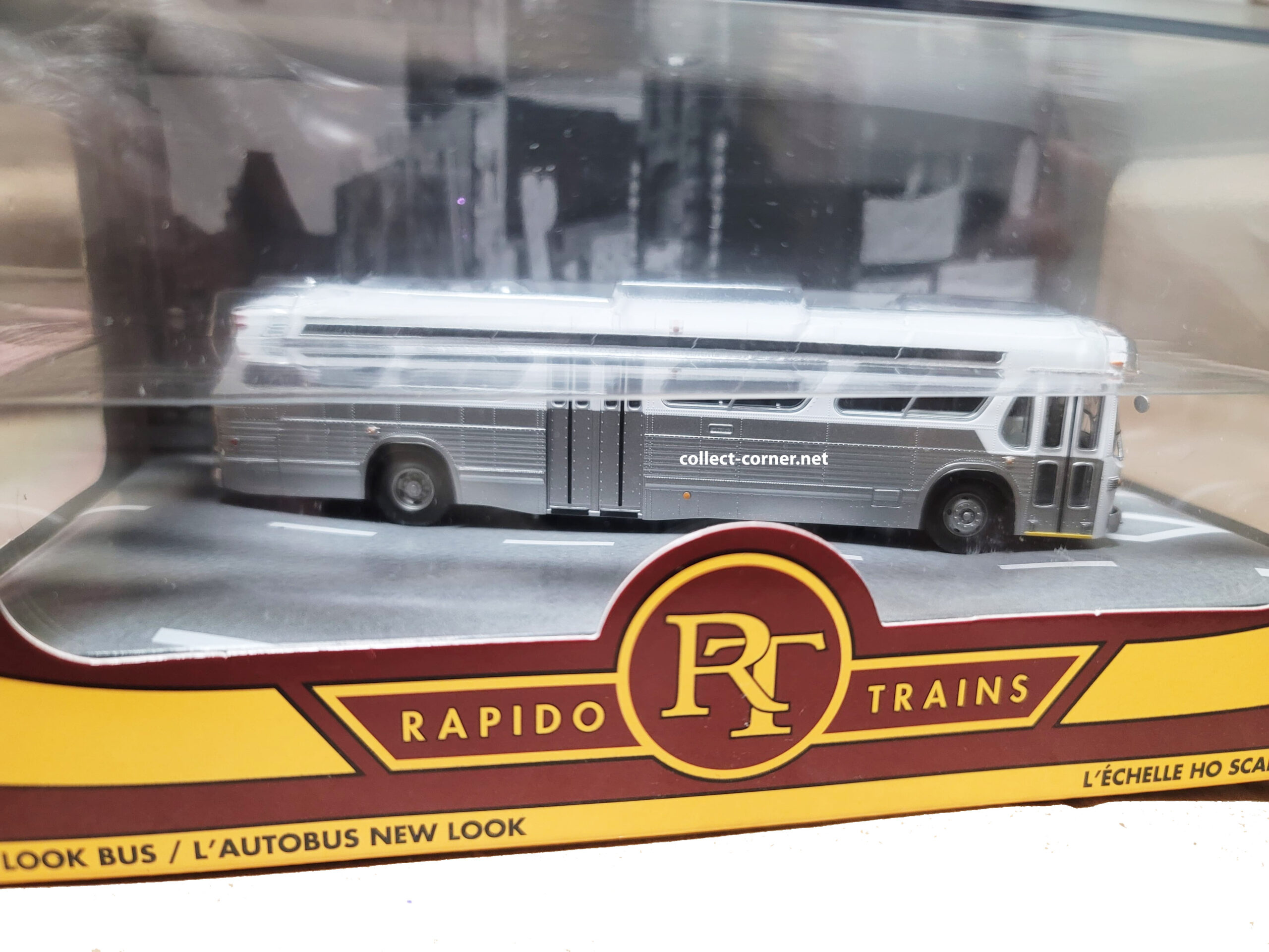 Rapido GM FIshbowl Bus Blank/White with Double Exit door Rapido GM FIshbowl Bus Blank/White with Double Exit door