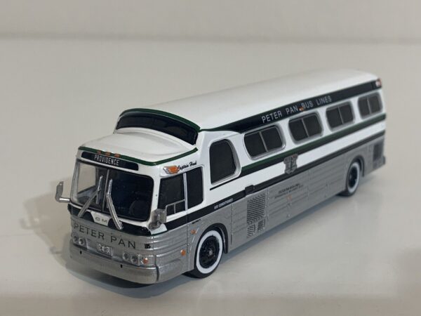 GM PD4107 Buffalo Coach Peter Pan Bus Lines Iconic Replicas