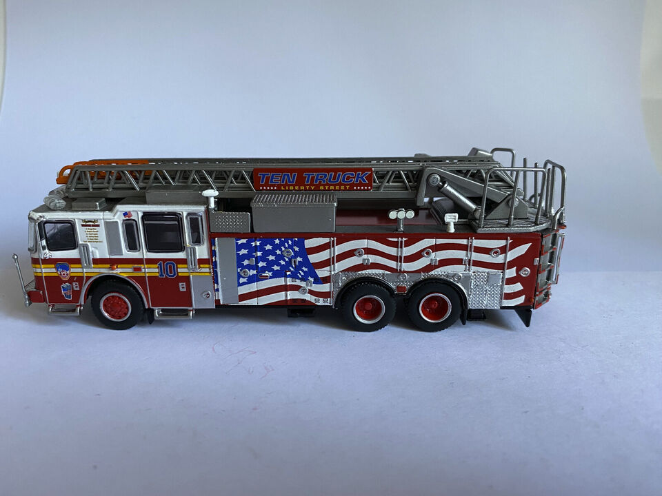 PCX87 FDNY New York City Fire Engine World Trade Center Ladder 10 PCX870228