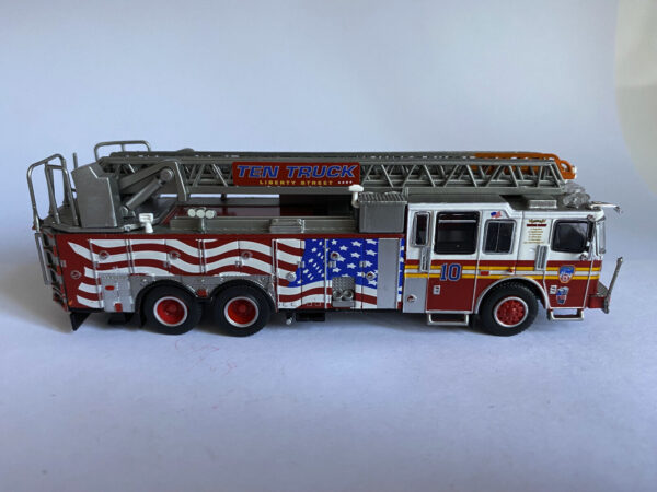 PCX87 FDNY New York City Fire Engine World Trade Center Ladder 10 PCX870228