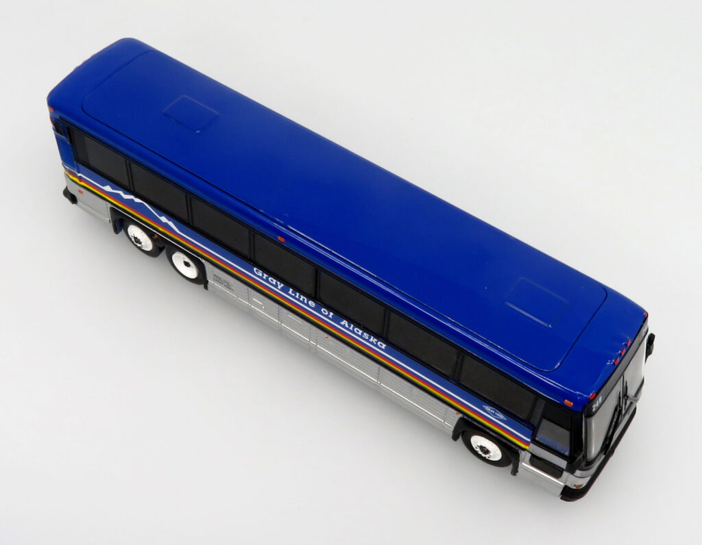 Iconic Replicas MCI D4000 Gray Line Alaska 87-0621
